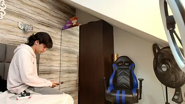 Lovers 21 online show from March 19, 3:43 am