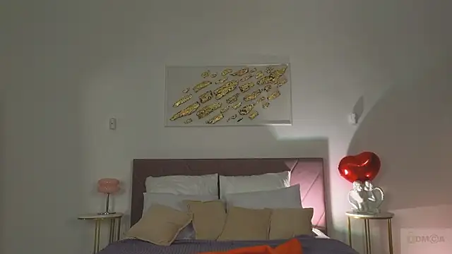 Nicole Broown  online show from February 22, 9:13 pm