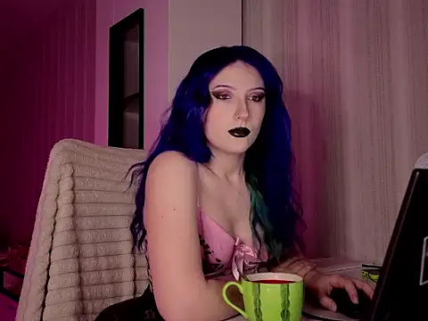 Snapshot of violet-siren-x chatting on March 18, 9:23 am violet-siren-x online show from March 18, 9:23 am