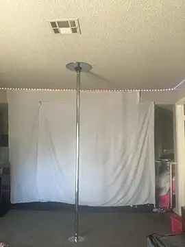 Snapshot of BuzzBunni69 chatting on October 6, 4:04 pm BuzzBunni69 online show from October 6, 4:04 pm