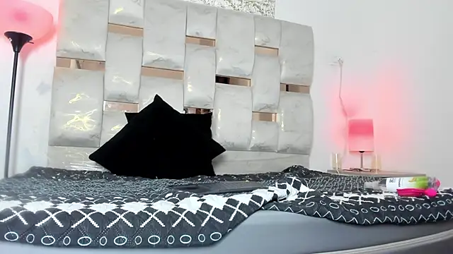 Nyra 18 online show from November 14, 8:13 am