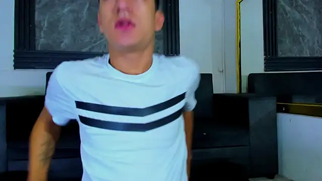 Snapshot of Stiben_boy chatting on February 19, 11:50 am Stiben boy online show from February 19, 11:50 am