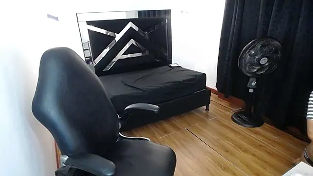 MarianaRojas  online show from January 15, 3:00 am