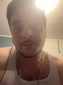 Snapshot of latenightguy chatting on July 21, 2:36 am latenightguy online show from July 21, 2:36 am