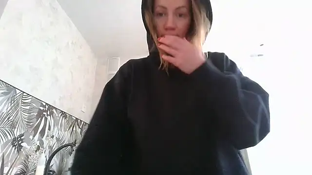 Snapshot of Thavione chatting on February 4, 9:48 am Thavione online show from February 4, 9:48 am