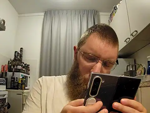 Snapshot of kinderkooriscoel- chatting on October 3, 1:46 am kinderkooriscoel- online show from October 3, 1:46 am