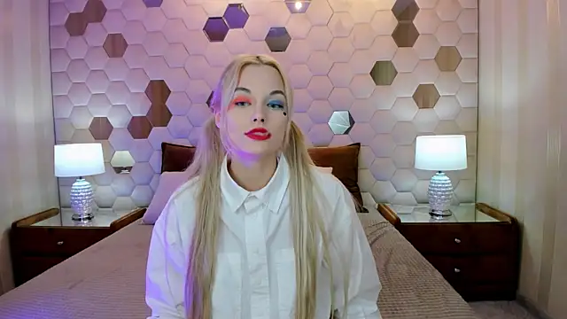 CallMeMargo online show from September 25, 12:42 pm