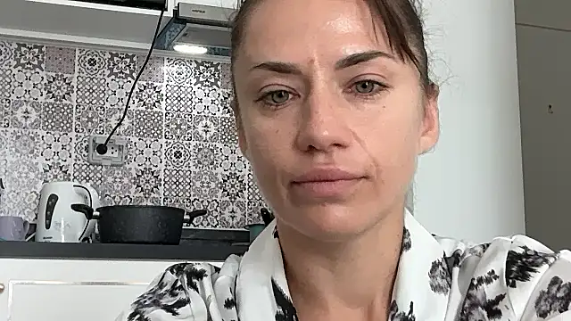 Roriann online show from February 10, 7:23 am