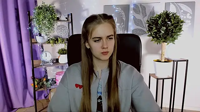 JuneWoods online show from April 3, 3:32 pm