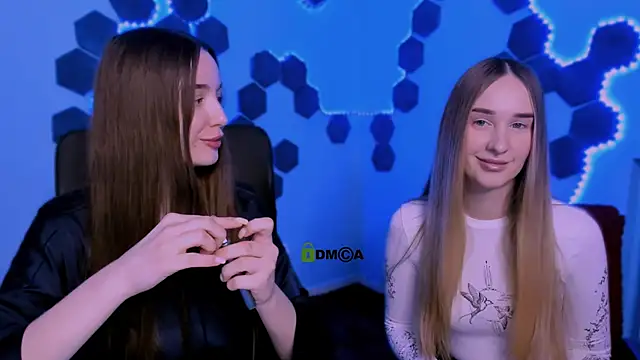 leslie bird online show from December 16, 10:09 am