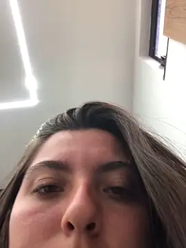 Snapshot of larj021bb chatting on February 10, 2:32 pm larj021bb online show from February 10, 2:32 pm