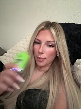 blondeeee online show from April 8, 3:56 pm