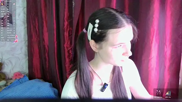 Snapshot of LolaVibe chatting on November 10, 6:29 pm LolaVibe online show from November 10, 6:29 pm