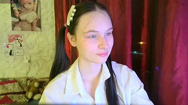 Snapshot of LolaVibe chatting on November 12, 7:13 pm LolaVibe online show from November 12, 7:13 pm