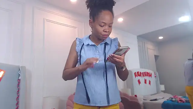 ChantalGarner online show from November 25, 1:00 pm