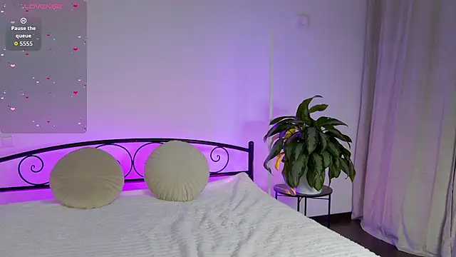 KariDollar online show from December 3, 6:43 am