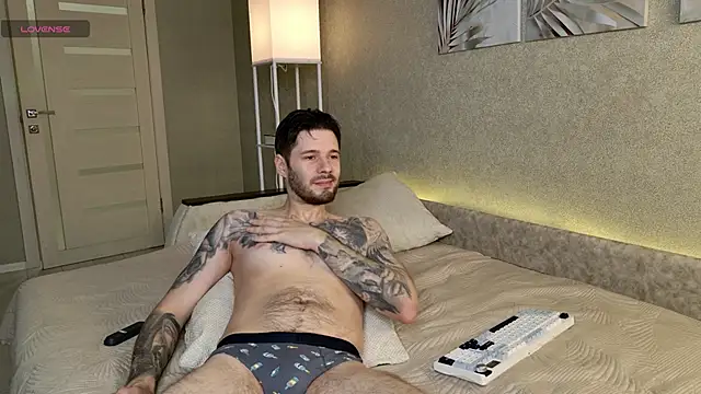 coupleeyess online show from April 4, 10:02 am