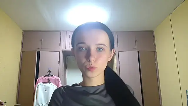 Emilia Light online show from October 4, 6:39 pm