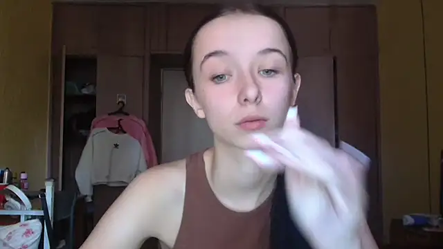 Emilia Light online show from October 5, 7:28 am