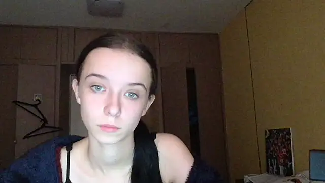 Emilia Light online show from October 8, 6:00 am