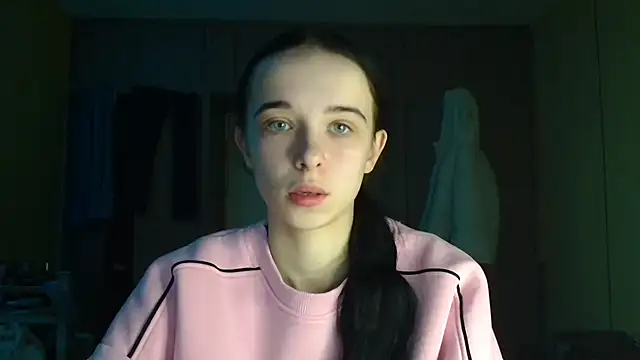 Emilia Light online show from December 19, 7:04 am