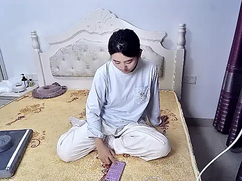 GrungyGooney online show from April 7, 10:15 am