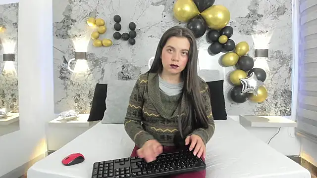 ZOE LE online show from April 14, 9:04 am