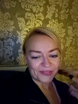 Snapshot of demidelightfulxx chatting on October 16, 7:31 am demidelightfulxx online show from October 16, 7:31 am