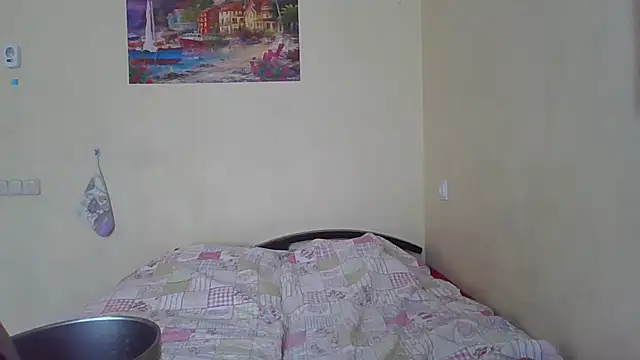 QueenMomyS online show from March 30, 6:47 am
