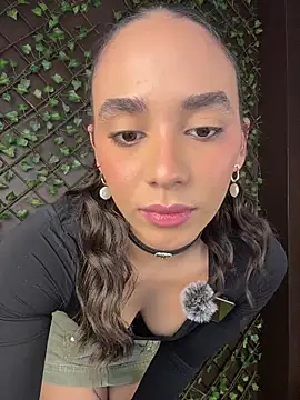 Snapshot of Capricho_01 chatting on February 5, 6:12 pm Capricho 01 online show from February 5, 6:12 pm