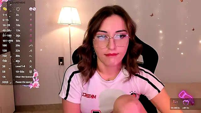 AmyVilvet  online show from November 17, 6:14 pm