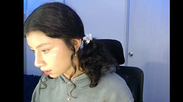 Ivonnybonn online show from November 5, 5:18 am