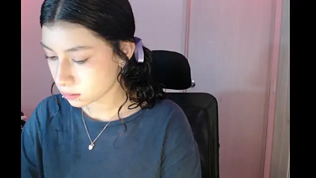 Ivonnybonn online show from November 13, 10:30 pm