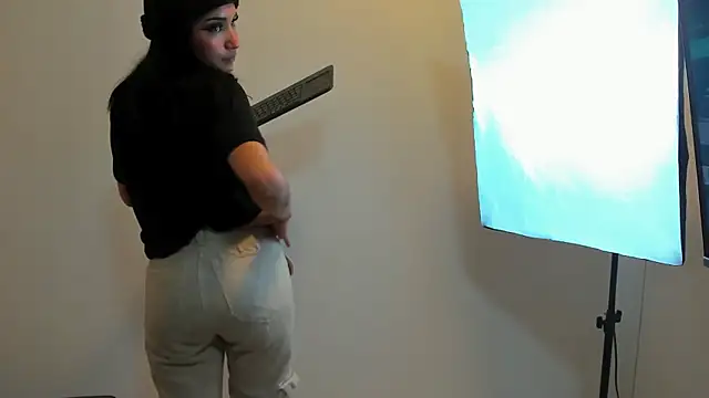 Snapshot of Daphne_Nicolle chatting on October 15, 7:36 pm Daphne Nicolle online show from October 15, 7:36 pm