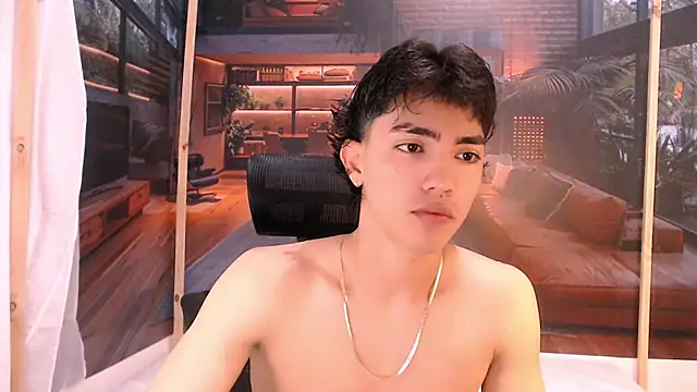 Snapshot of RomeoMillerr chatting on October 24, 7:32 pm RomeoMillerr online show from October 24, 7:32 pm