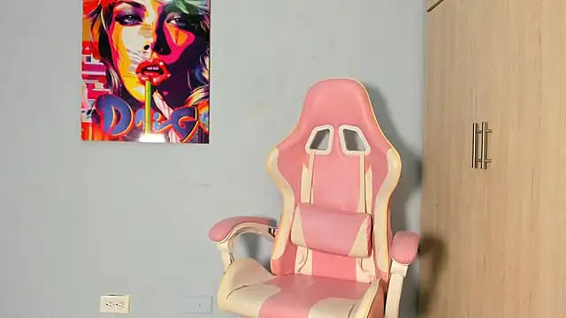 Snapshot of Athenea__fox chatting on November 7, 11:54 am Athenea fox online show from November 7, 11:54 am