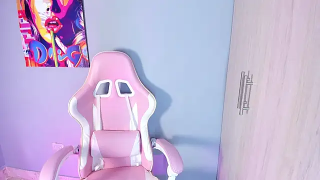 Snapshot of Athenea__fox chatting on December 2, 11:26 am Athenea fox online show from December 2, 11:26 am