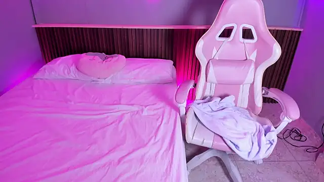 Snapshot of Athenea__fox chatting on April 14, 12:11 pm Athenea fox online show from April 14, 12:11 pm