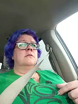 Snapshot of violentviolet68 chatting on January 17, 5:16 pm violentviolet68 online show from January 17, 5:16 pm