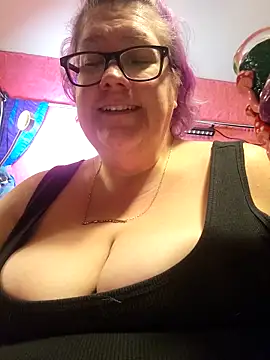 Snapshot of violentviolet68 chatting on February 11, 1:43 am violentviolet68 online show from February 11, 1:43 am