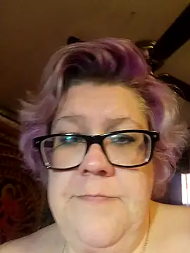 Snapshot of violentviolet68 chatting on February 19, 2:18 am violentviolet68 online show from February 19, 2:18 am