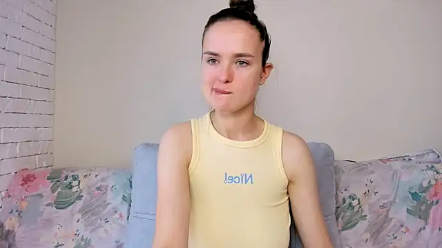 Snapshot of LilMary_ chatting on March 16, 7:45 am LilMary online show from March 16, 7:45 am