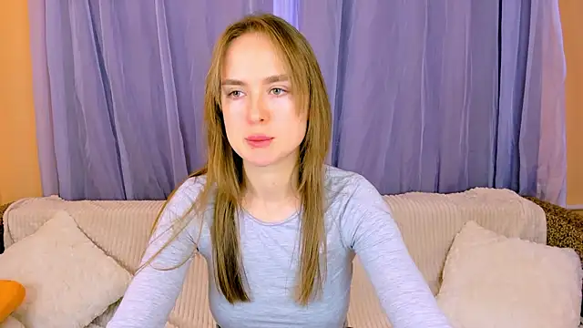 Snapshot of LilMary_ chatting on March 17, 7:33 am LilMary online show from March 17, 7:33 am