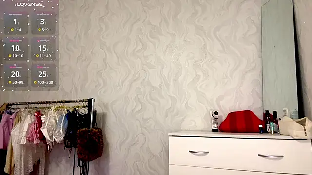 Snapshot of LindyEckland chatting on October 17, 12:19 pm LindyEckland online show from October 17, 12:19 pm