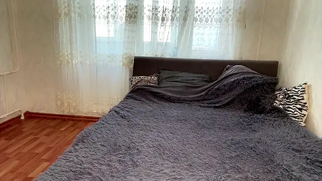 Snapshot of LindyEckland chatting on April 1, 1:41 pm LindyEckland online show from April 1, 1:41 pm