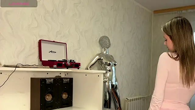 Snapshot of LindyEckland chatting on April 6, 12:28 pm LindyEckland online show from April 6, 12:28 pm