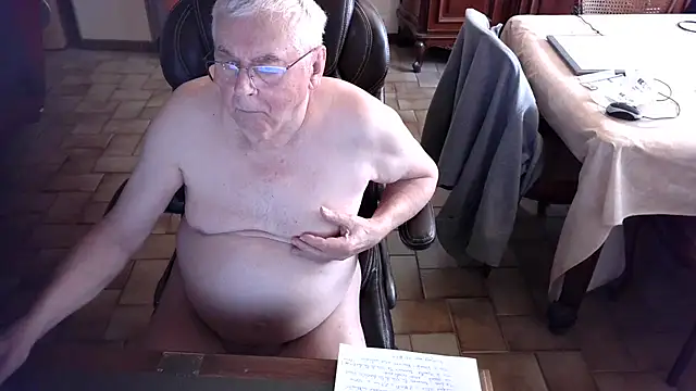 Snapshot of Alain633 chatting on March 4, 2:34 pm Alain633 online show from March 4, 2:34 pm