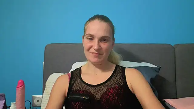 Snapshot of linterditehot chatting on October 21, 8:26 am linterditehot online show from October 21, 8:26 am