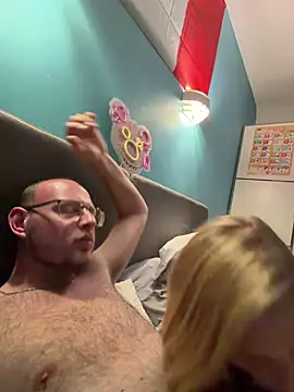 linterditehot online show from April 23, 8:00 pm