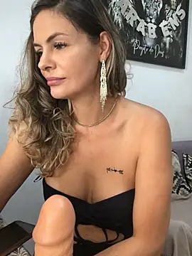 AlinemariaX online show from October 2, 4:47 pm